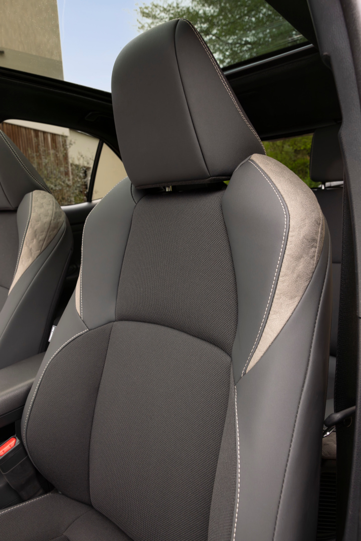 SMALL_yariscross_highgrade_preciousbronze_interior-08